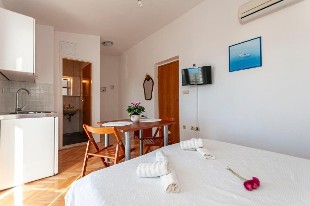 Apartments And Rooms Nikola Omiš Dış mekan fotoğraf