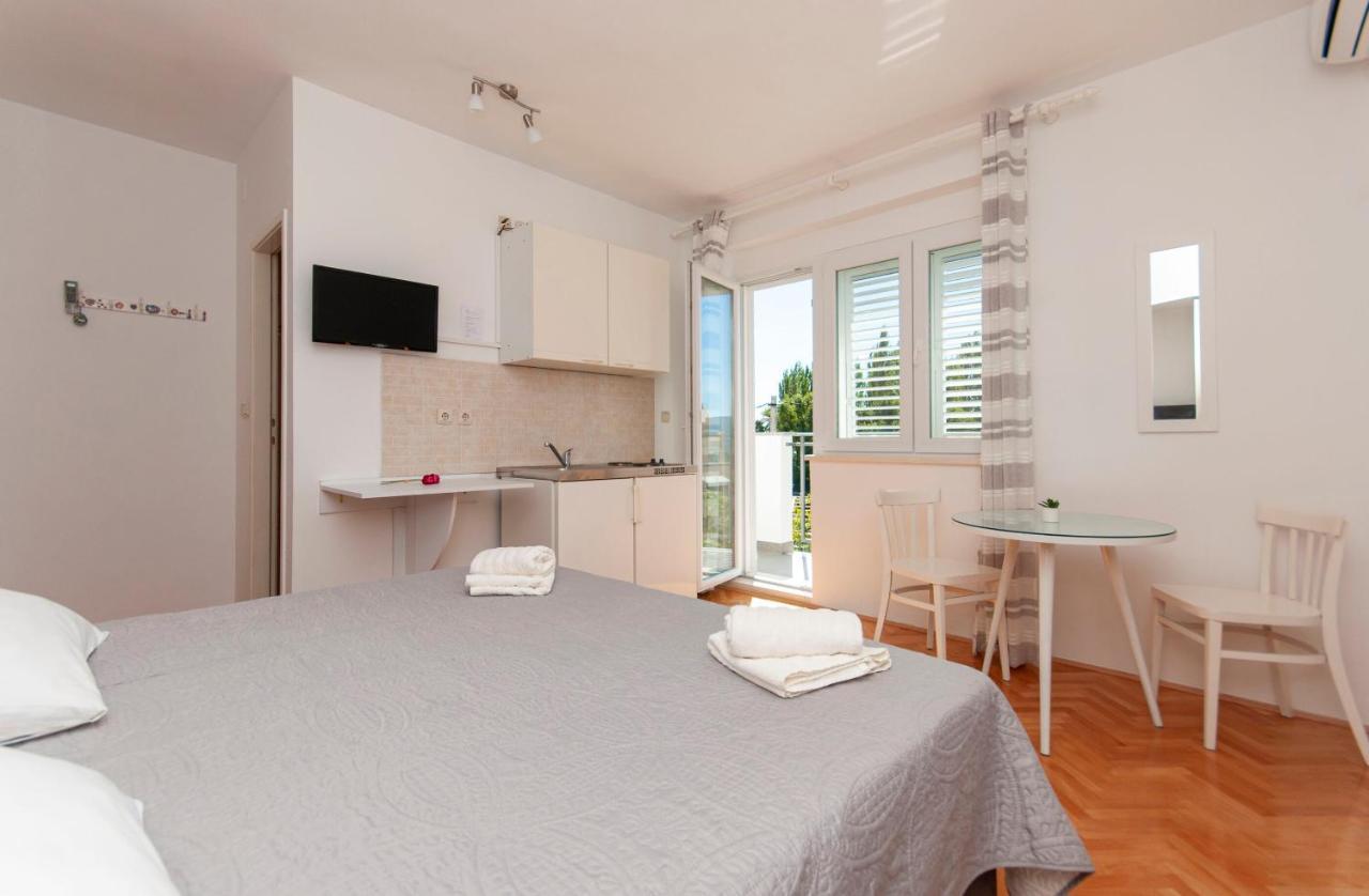 Apartments And Rooms Nikola Omiš Dış mekan fotoğraf