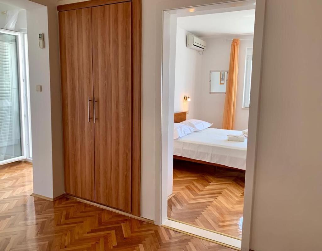 Apartments And Rooms Nikola Omiš Dış mekan fotoğraf