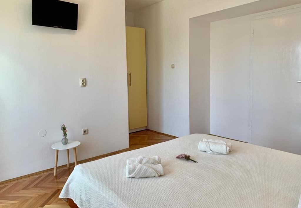 Apartments And Rooms Nikola Omiš Dış mekan fotoğraf